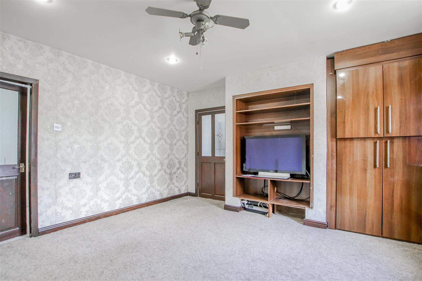 3 Bed End Terrace House For Sale - Main Image